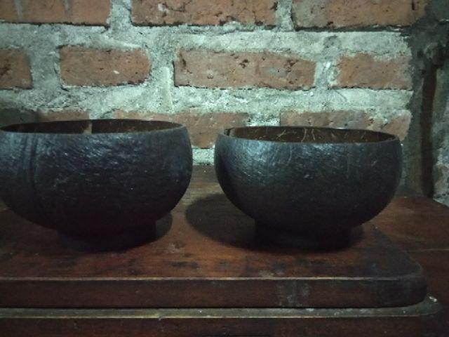 Mangkok Soto Batok Kelapa Kaki Bambu Hitam Diameter 11-12 Cm