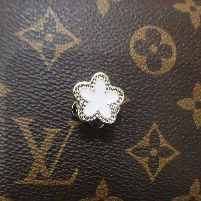 magnet pin LV jilbab kerudung Turkey Turki