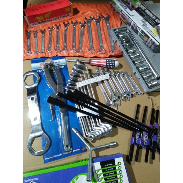 Paket 45 pcs : Kunci CVT 2 pcs + Kunci sok 10 pcs + Ring Pas 11 pcs + Pas set & Ring set 8 pcs + 4 p