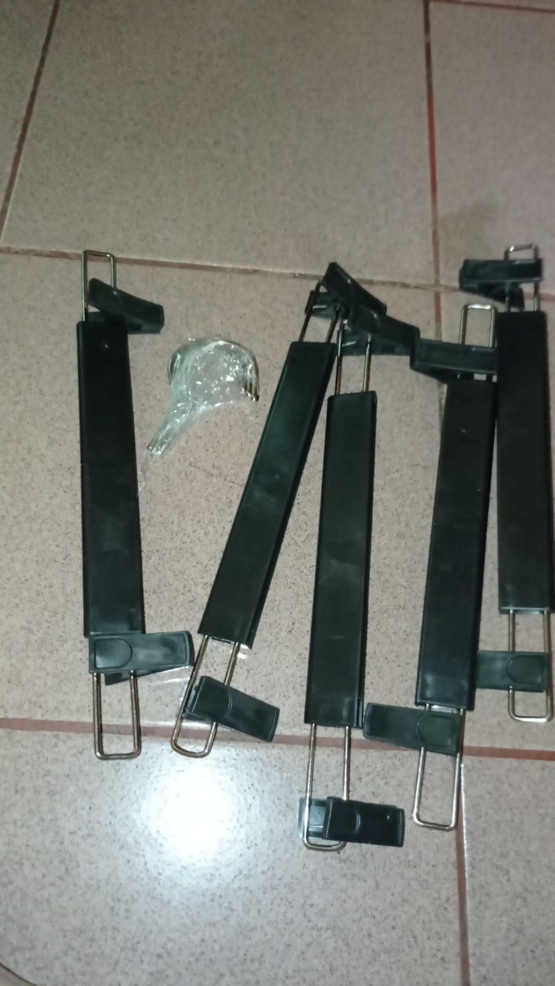 Hanger Jepit Kotak Hitam (harga Per Bh)