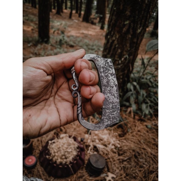 flint and steel fire strike Bushcraft