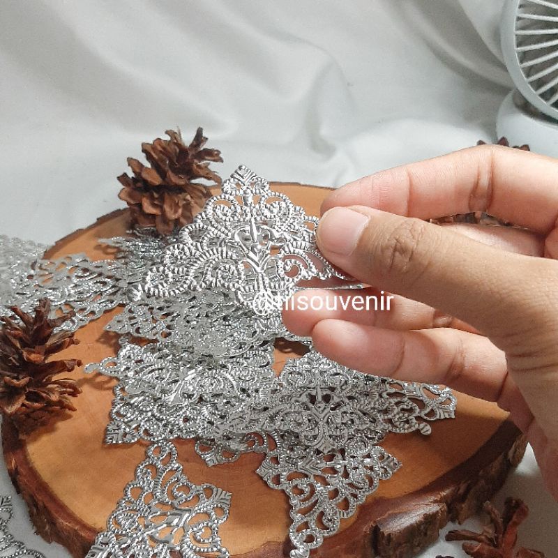 Charm Sudut Mahar - sudut hantaran / siku hantaran - bahan craft - bahan mahar - rustic (PER BIJI) 7,5 CM