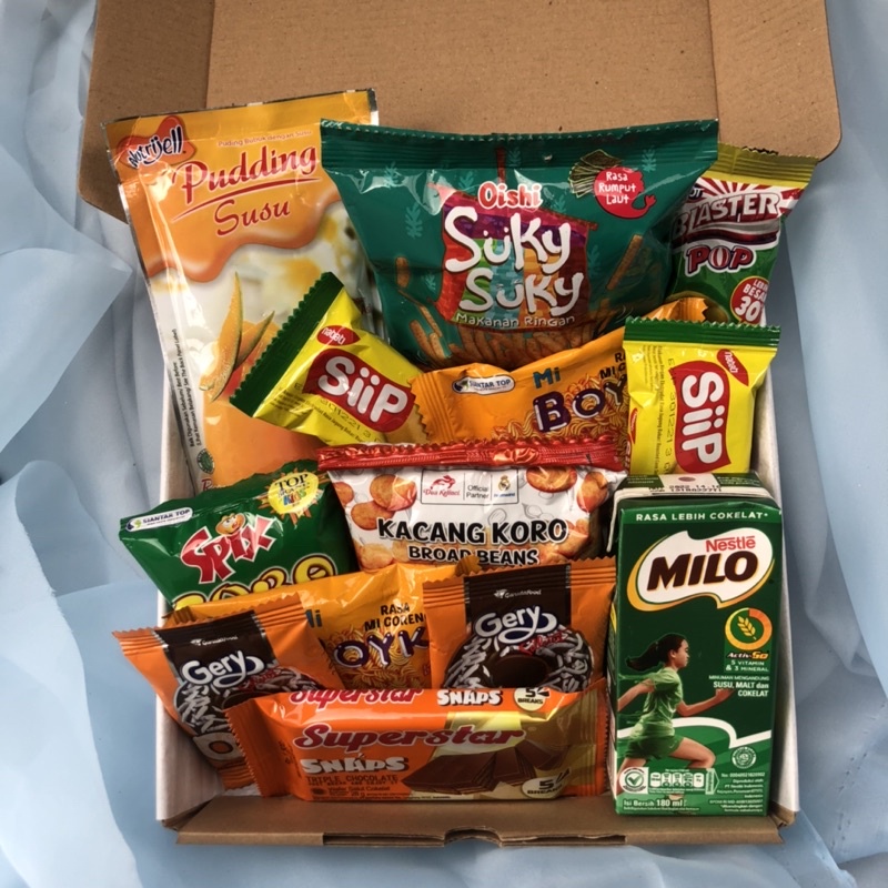 

snackbox | Snack Box | Giftbox | Kado Wisuda | Kado Sidang | Kado ulang Tahun | Hampers