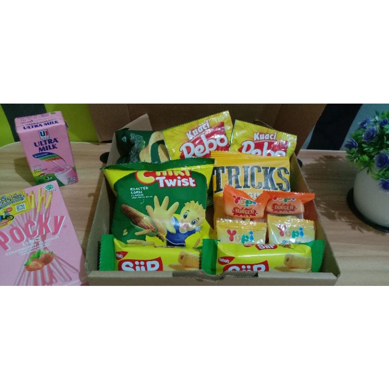 

GIFTBOX/ SNACKBOX/ KADO WISUDA/ KADO NATAL/ KADO ULTAH/ KADO FANDOM/ SNACKBOX MURAH