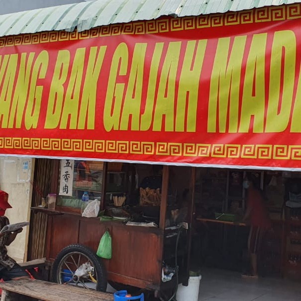 

ngoyang gajahmada semarang isi 4 pcs
