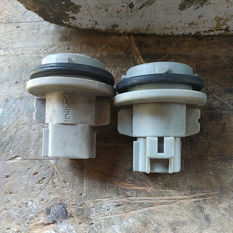 soket fitting sein lampu depan avanza xenia 2004 2006 2008 2010 2011 original