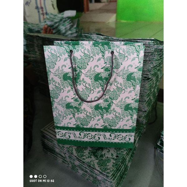 R7 Paper Bag 20x10x25 tas hajatan