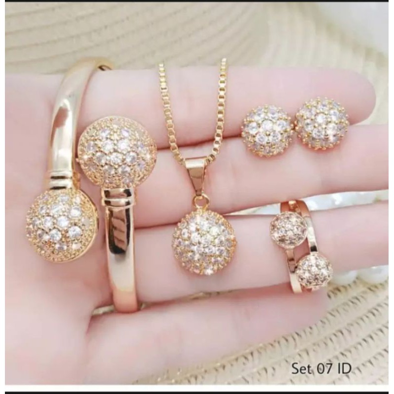 Perhiasan wanita satu set cantik bulat full permata set gelang bangle
