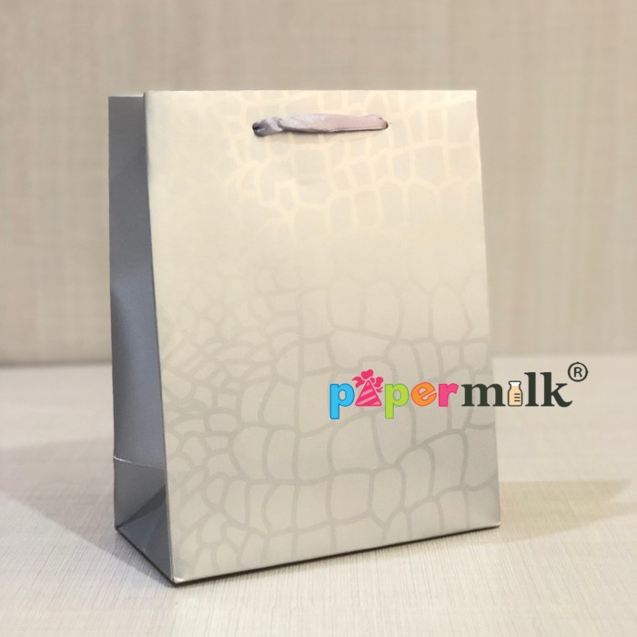 

(TERLARIS) Papermilk, Paperbag Croc 20.25 Size 24,5 × 19,5 × 9,5 CM - Silver