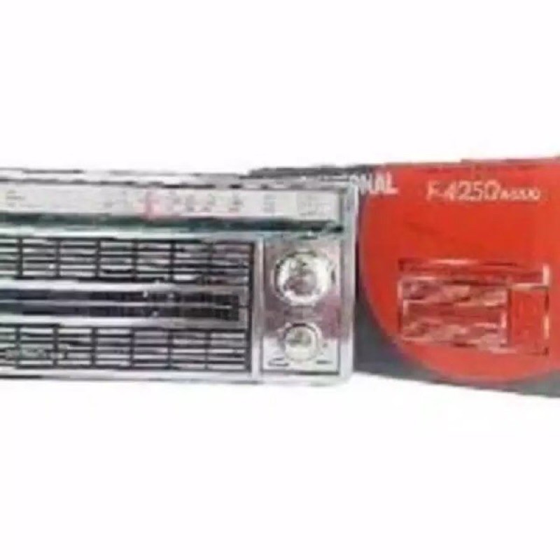 RADIO INTERNATIONAL F 4250 AC DC - RADIO AF FM JADUL ANTIK
