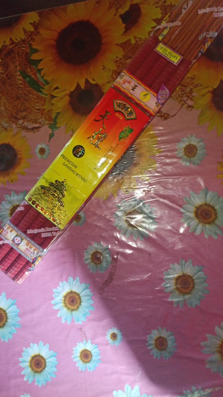 Dupa Hio Cendana Scr 1501 Isi 12 Batang 12 Jam Warna Merah