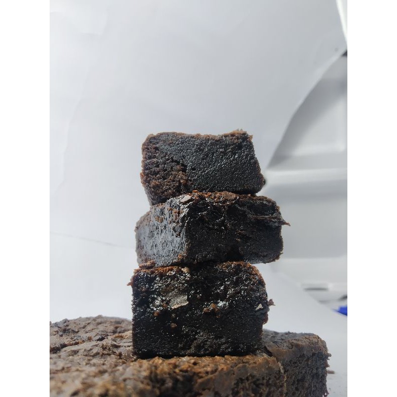 

briecookies.id FUDGY BROWNIES SUPER COKLAT 2/4/8/12 BOX
