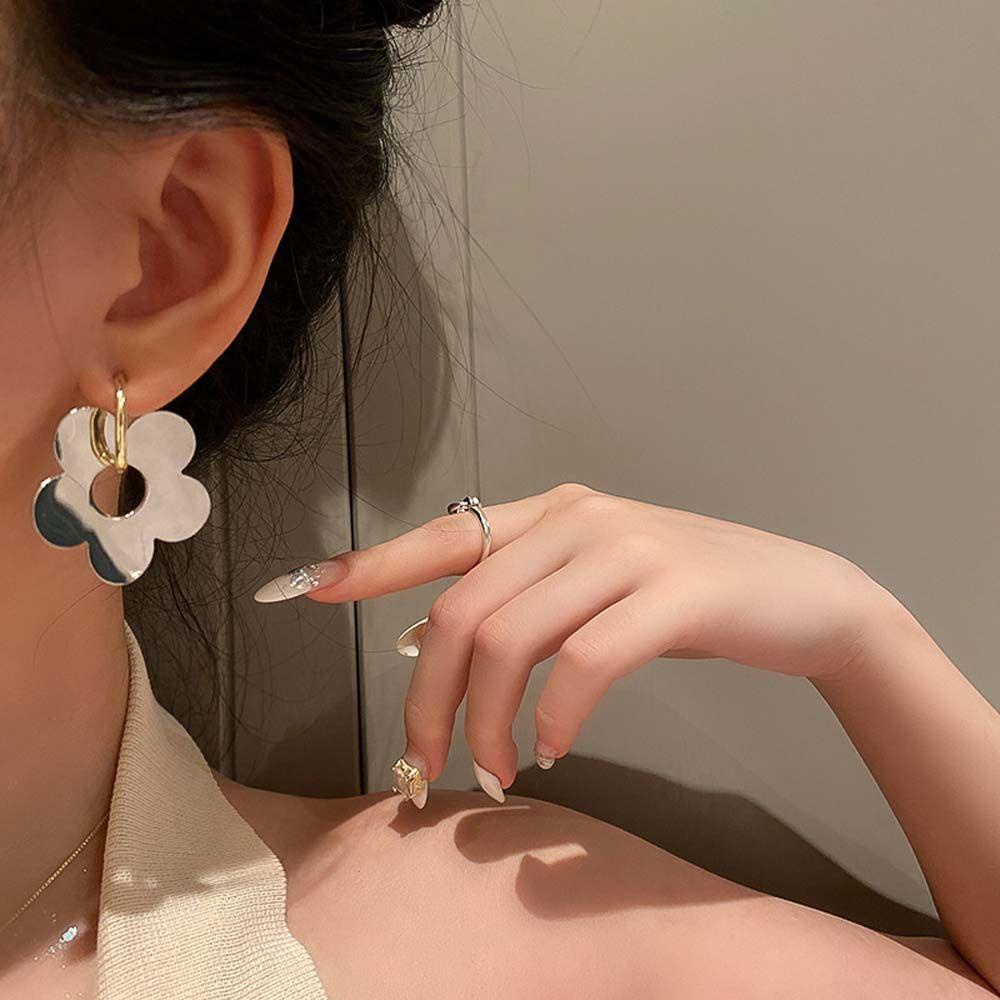 Agustinina Bunga Telinga Gesper Glossy Fashion Perhiasan Manis Keren Warna Emas Ear Studs Geometris Logam Sliver Color Hoop Earrings