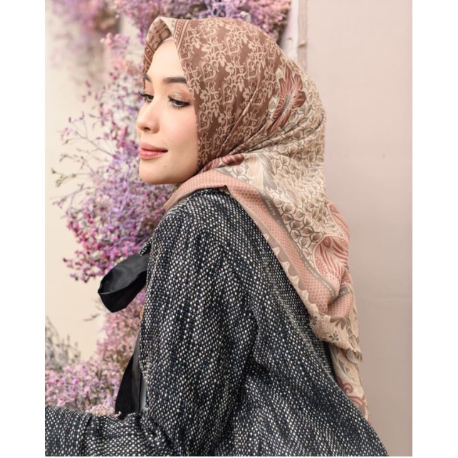 Julang scarf Wakatobi wearingklamby