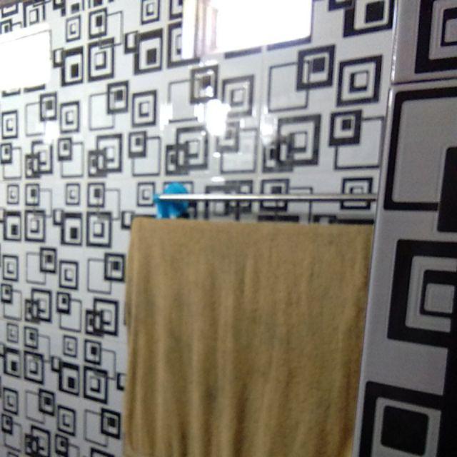 Hanger Handuk Tempel Tanpa Paku