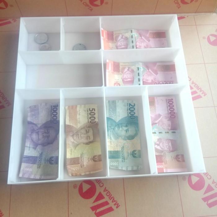 

Display Tempat Uang / Kotak Uang Meja Kasir Akrilik 3Warna - Bening