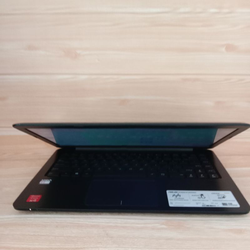 Laptop Asus E402WA AMD E2-6110/4GB/500GB Second mulus quad core-4