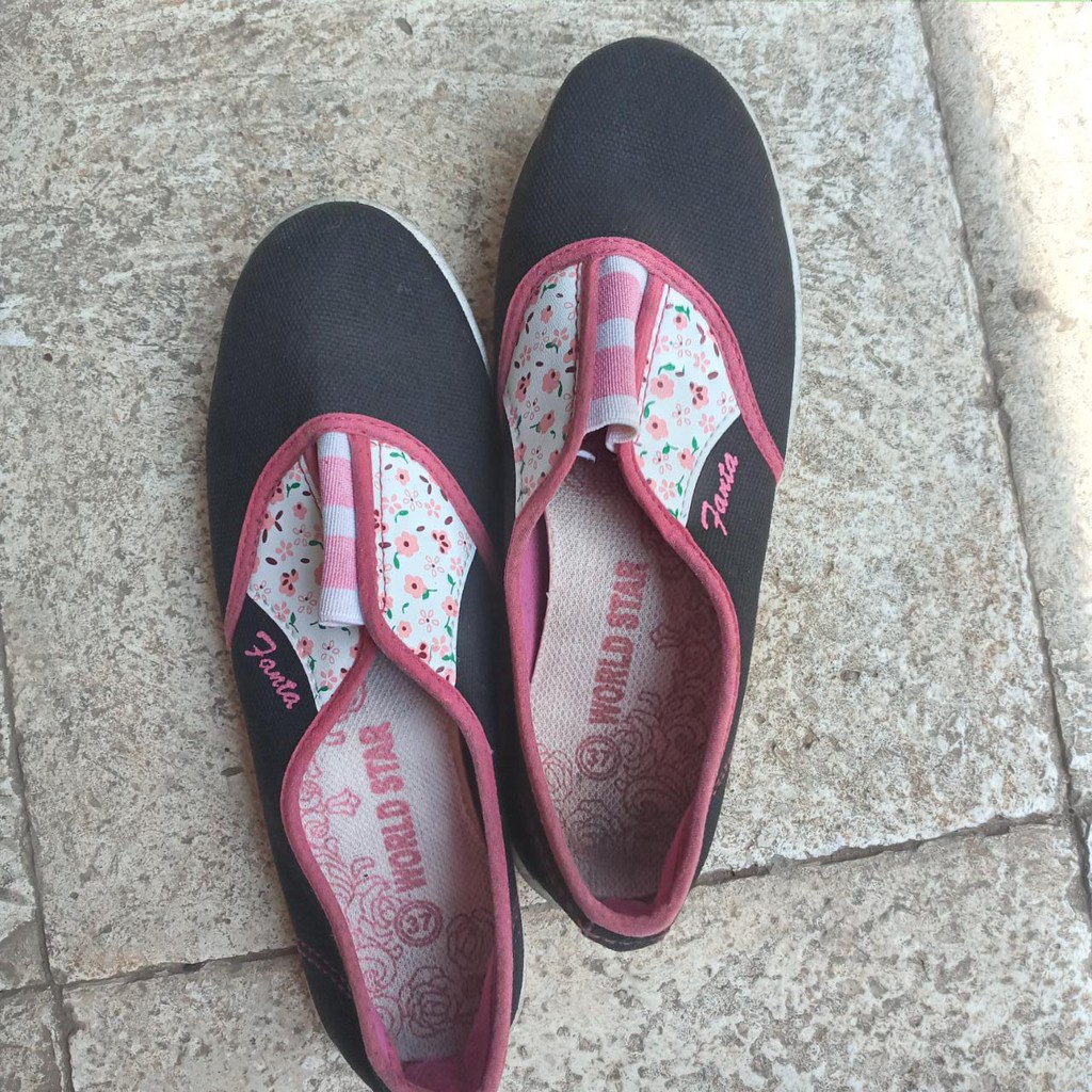 Sepatu Sneakers motif bunga-bunga