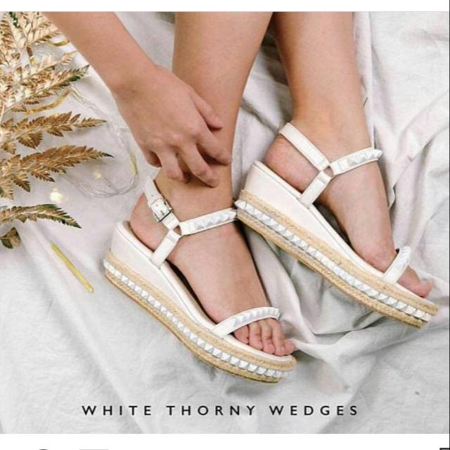 [READY, PRELOVED] Valencia By Enrica White Thorny Wedges size 38