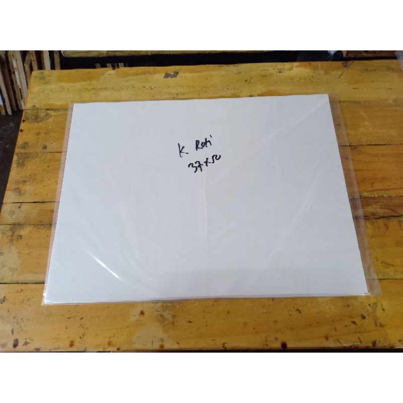 

Kertas Roti / Burger/ Anti Minyak / 37.5 x 50 cm Anti Grease