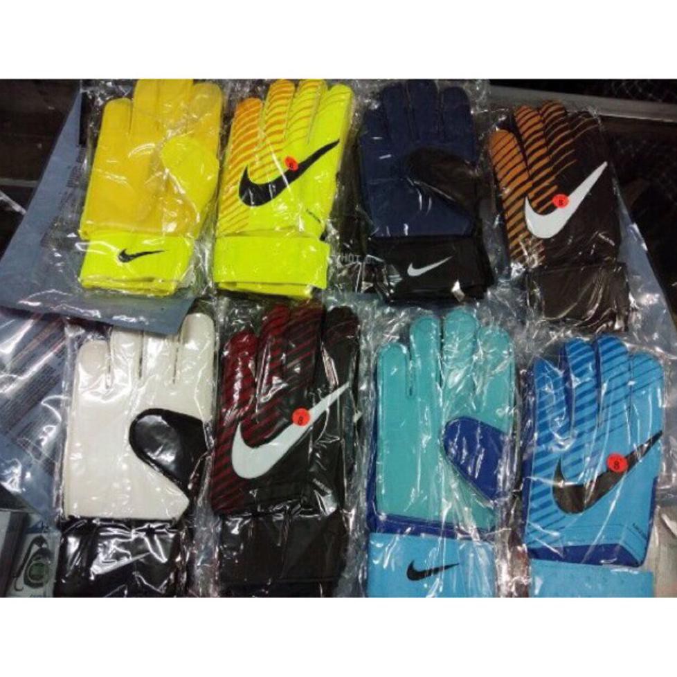 Sarung tangan kiper Tulang Nike