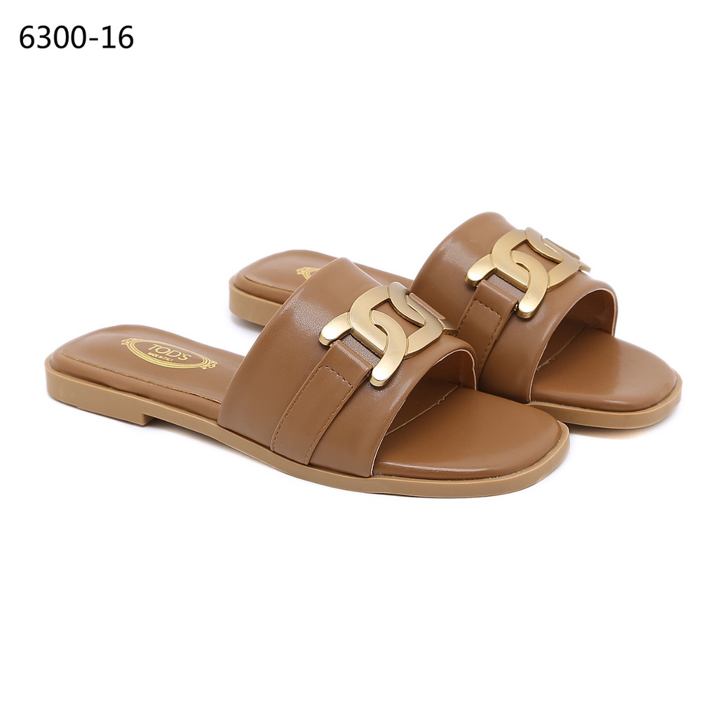 T Flat Sandals in Leather With Chain #6300-16