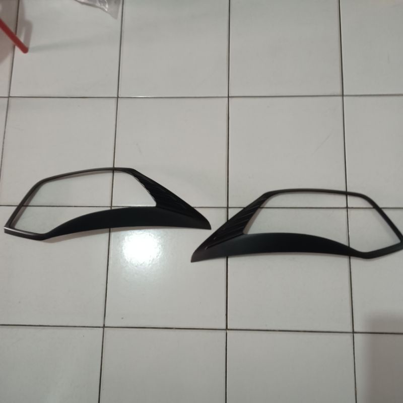 Garnis lampu depan hitam doff 2019 2020 2021 Toyota Calya Daihatsu Sigra