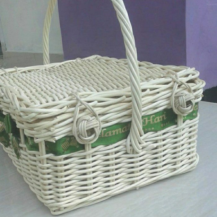 keranjang rotan persegi kotak vita tutup handle parcel lebaran paket lebaran taun baru sovenir seserahan serbaguna murah 32x24x14 cm