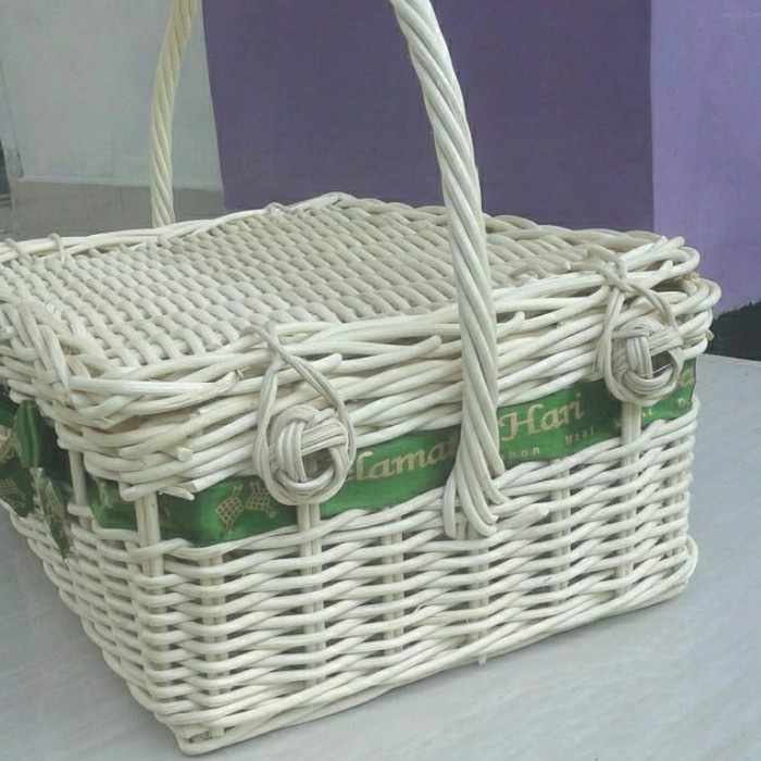 keranjang rotan persegi kotak vita tutup handle parcel lebaran paket lebaran taun baru sovenir seserahan serbaguna murah 32x24x14 cm