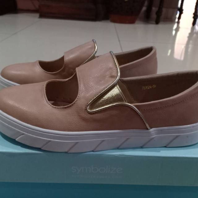 Sepatu wanita Symbolize