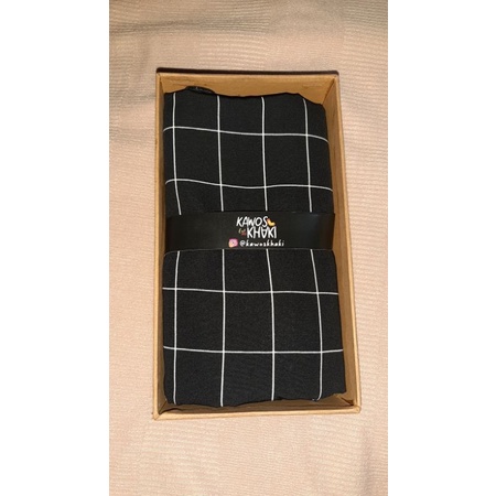 Jilbab Motif segi empat 130x130 cm by Kawoskhaki