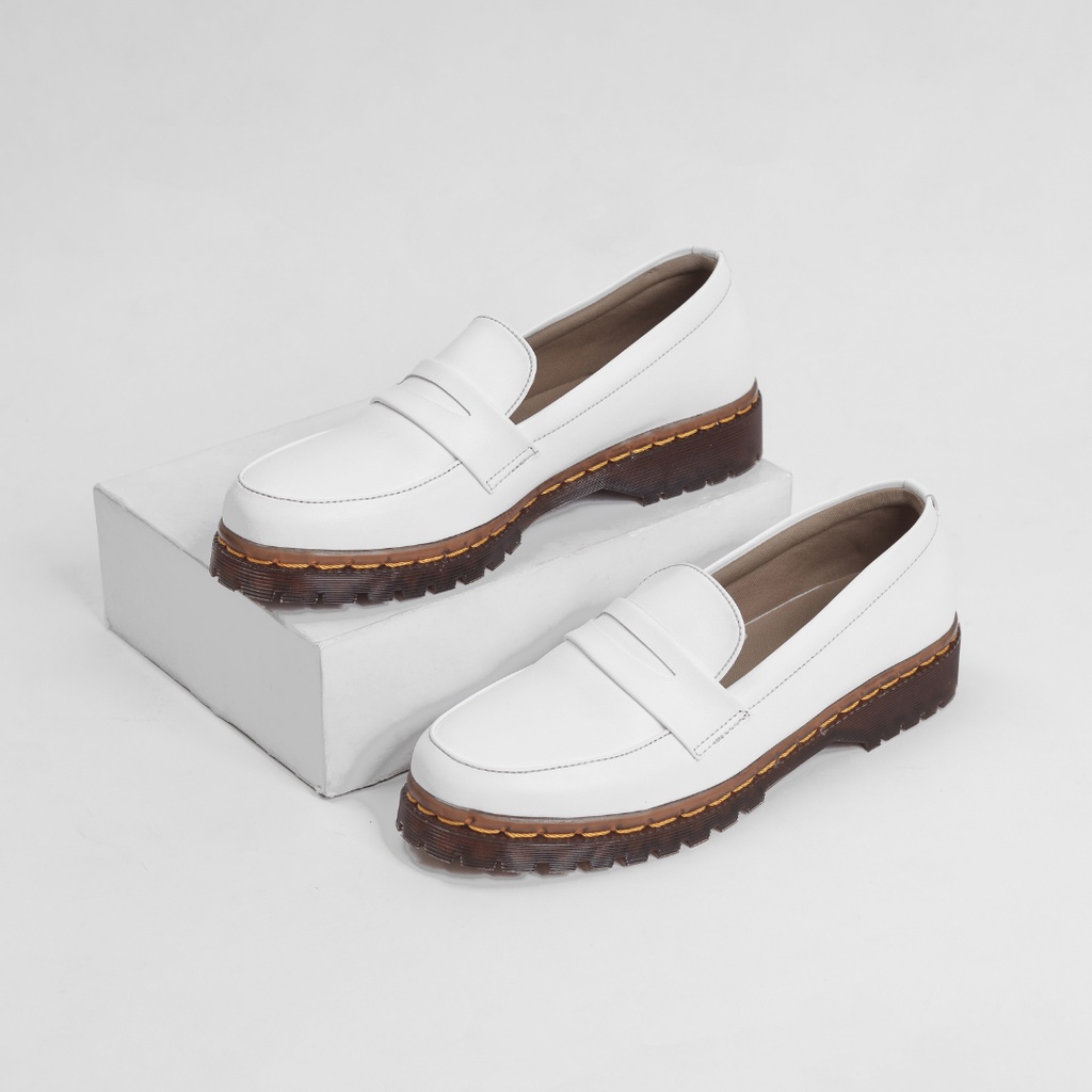 Xcloud x LikeProject Sepatu SlipOn Casual Wanita LAVI White