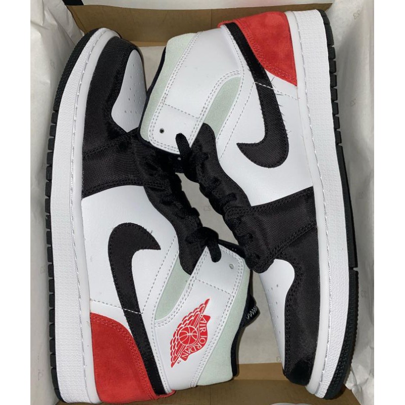 Air jordan 1 retro mid union black toe