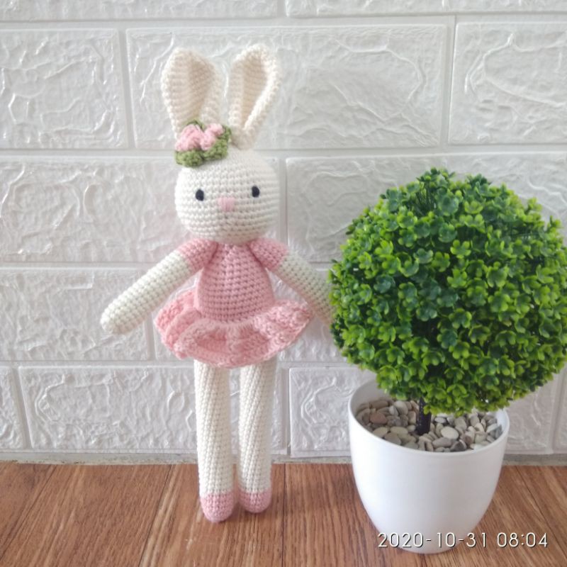 Boneka rajut Bunny