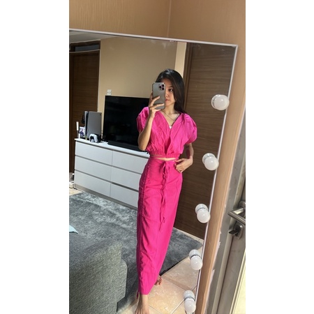One Set Pantai Atasan Dan Rok Fuschia