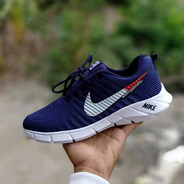 sepatu sport NIKE ZOOM. NO DUSS