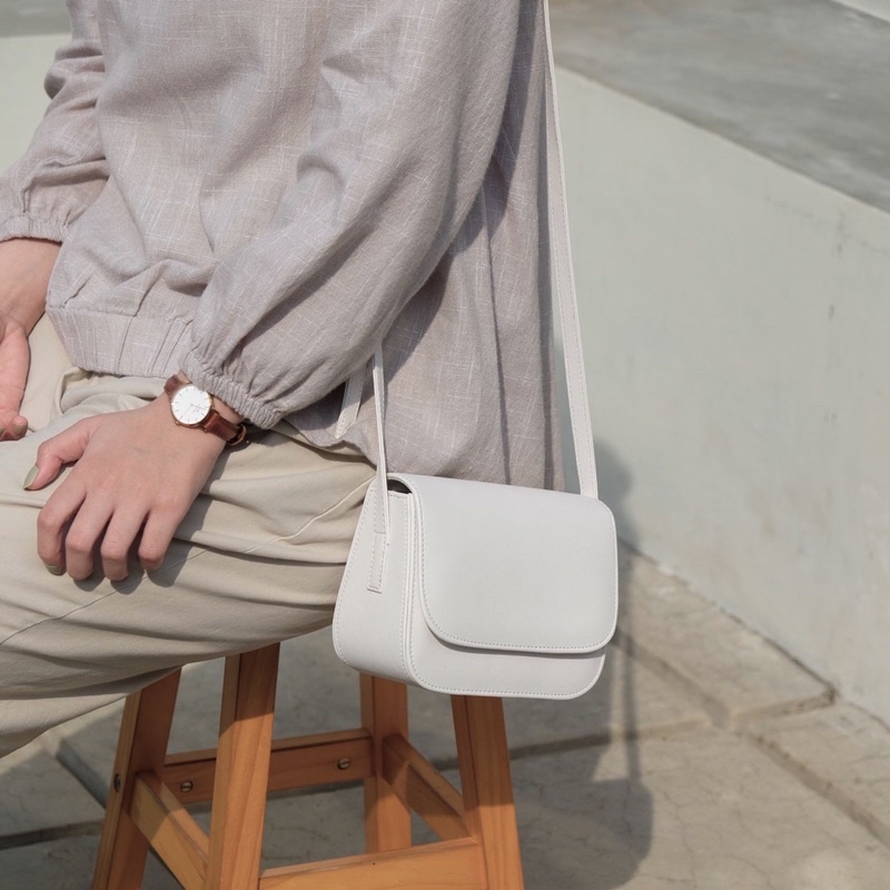 TAS SELEMPANG WANITA, GRACIA SIMPLE SLING BAG WANITA TERBARU BAHAN MINISO 3 WARNA HITAM PUTIH COKSU