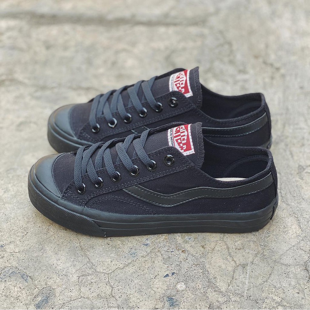 Ventela Public All Black Low