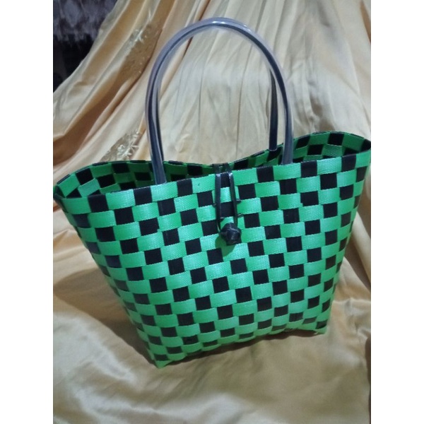 tas anyam motif kotak