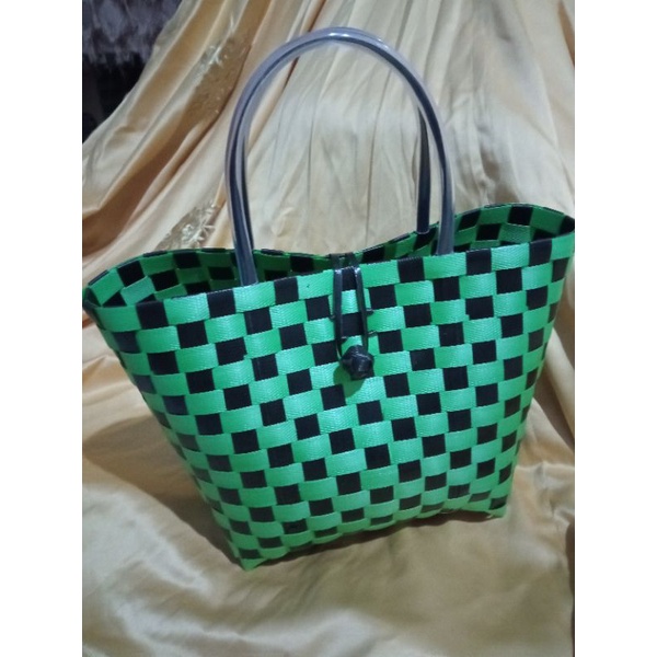 tas anyam motif kotak