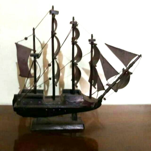 MINIATUR  KAPAL KAYU JATI BAJAK LAUT