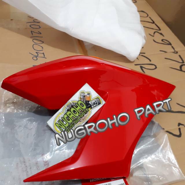 Cover Sayap Kanan Merah CB150R K15G LED Shroud R Original Honda