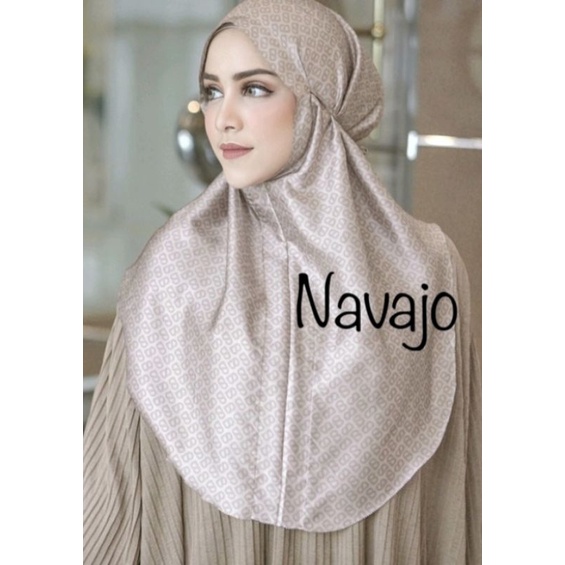 Preloved Tapis Slip On Navajo Buttonscarves