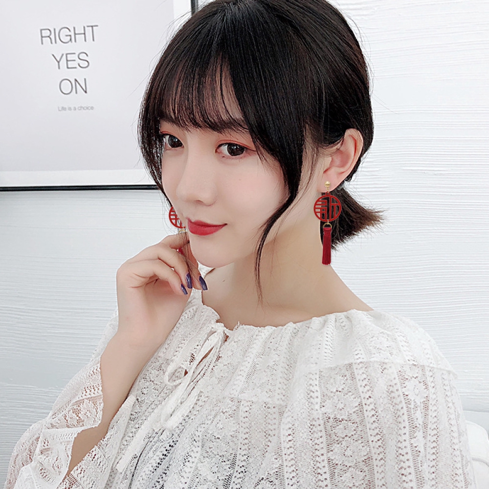 Anting Gantung Panjang Model Rumbai Warna Merah Gaya Cina Untuk Wanita