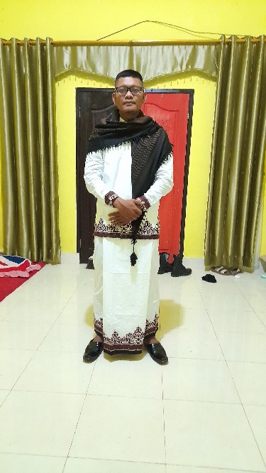 Batik Solo Trendi Tumpal Putih Set Sarung Dan Koko