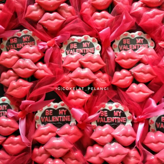

Kado valentine untuk pacar boyfriend girlfriend coklat buket lipkiss be my valentine