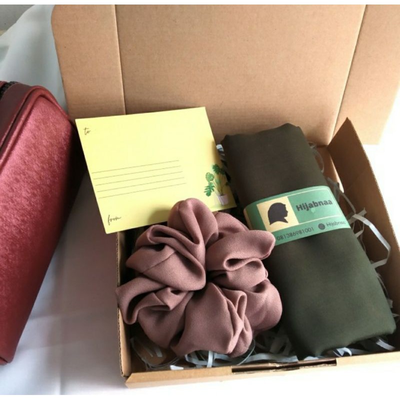 

Kado Ulang Tahun Hampers Hijab Gift Box Parcel