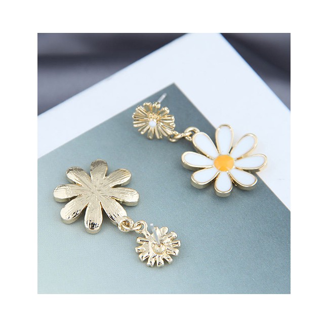 LRC Anting Tusuk Fashion Daisy Oil Drop Alloy Earrings  A61820