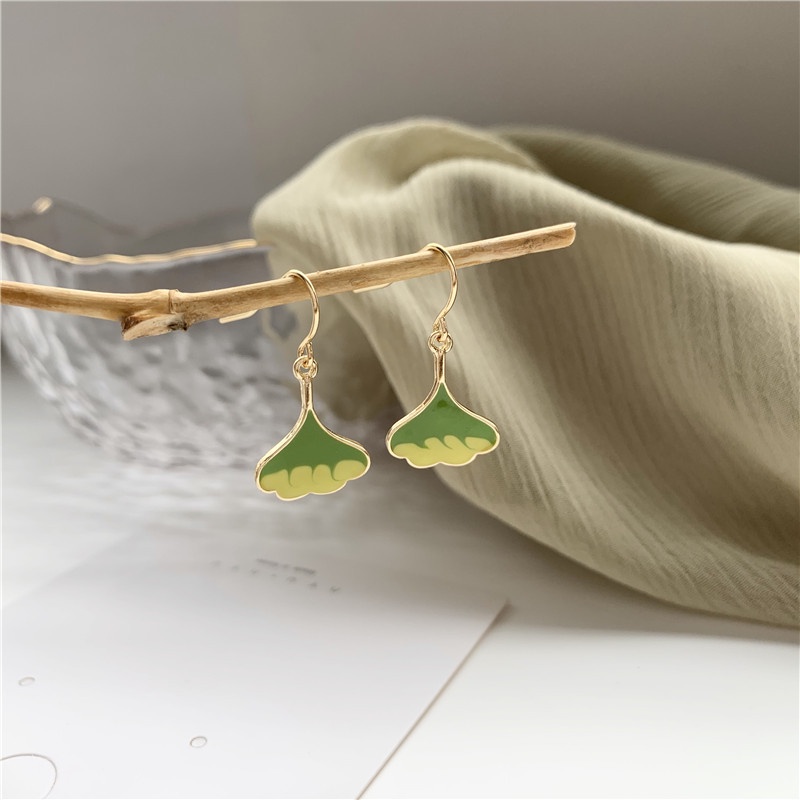 Anting Bentuk Daun Ginkgo Warna Hijau Alpukat Gaya Korea Untuk Perempuan