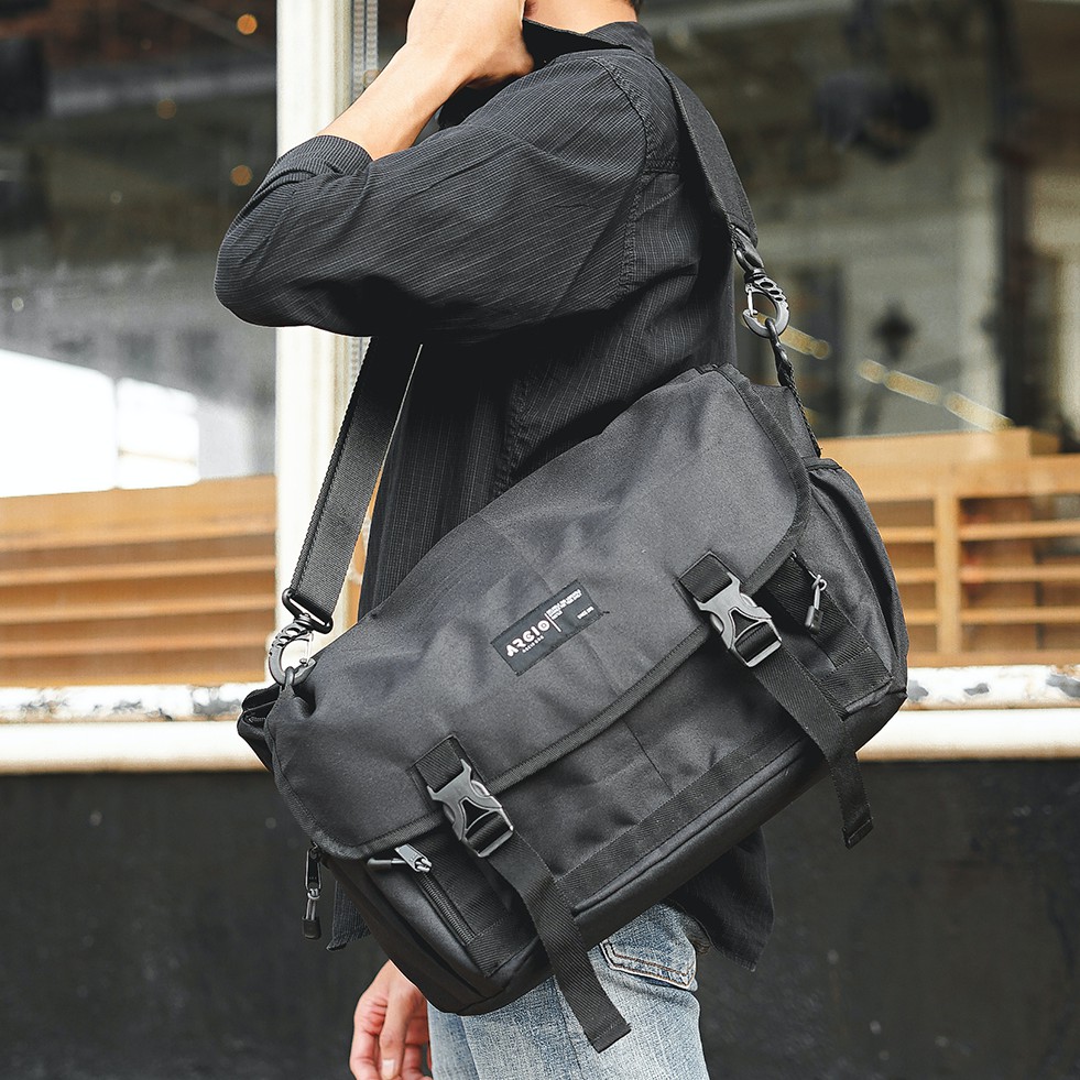 DELTA BLACK |MNM x ARCIO| Tas Selempang Sling Bag Messenger Multifungsi Pria Wanita ORIGINAL